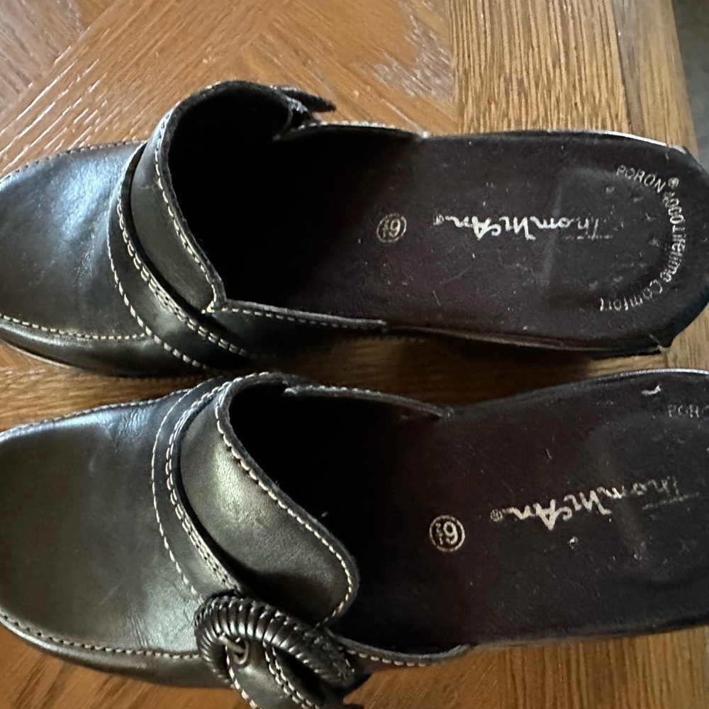 Thom McAn Black Mules with Bow Accent